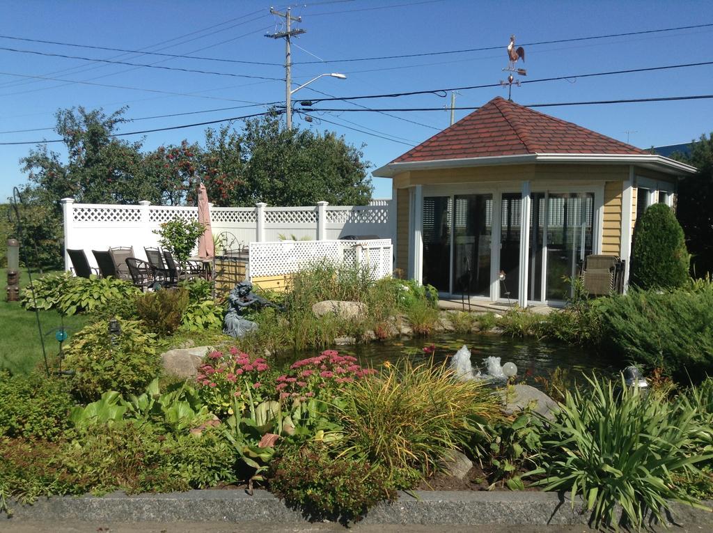 Douces Evasions Bed & Breakfast Saint-Anselme Luaran gambar