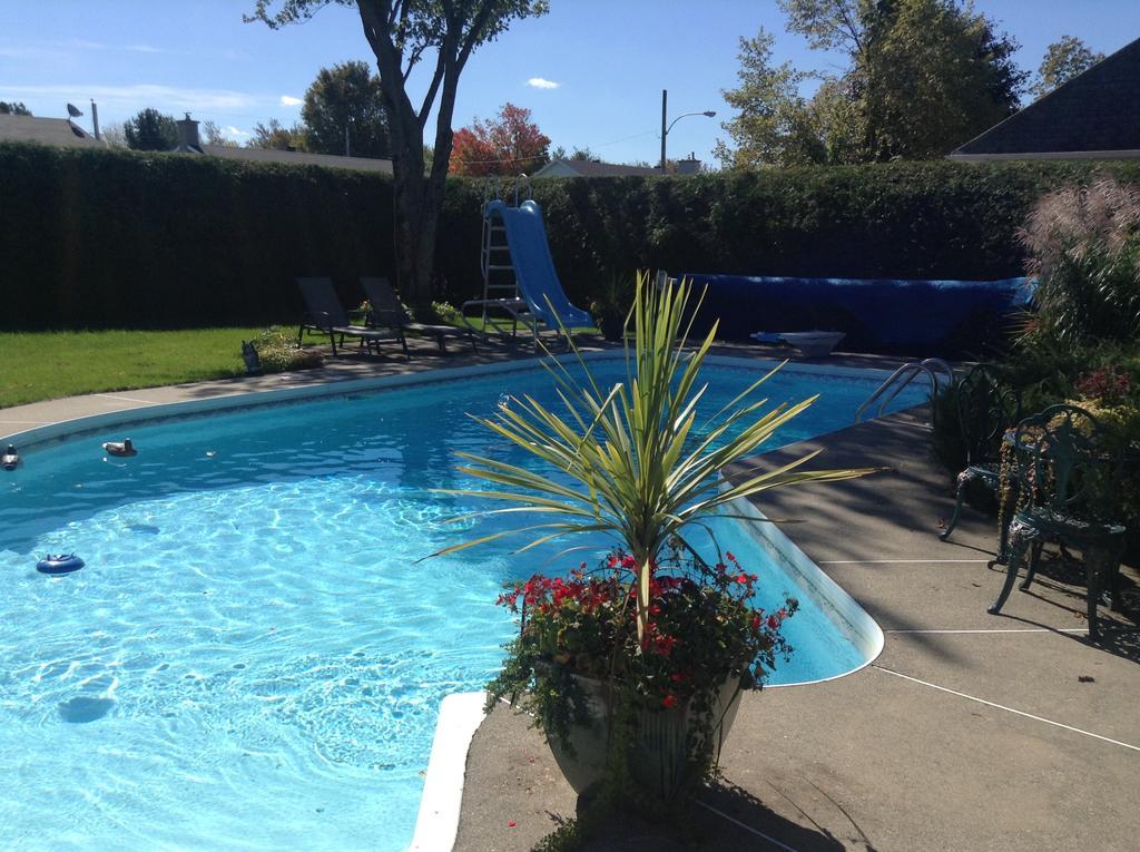 Douces Evasions Bed & Breakfast Saint-Anselme Luaran gambar